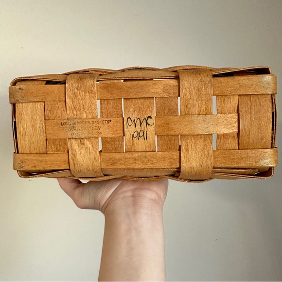 Vintage Longaberger basket with leather handle handwoven 1991 - Picture 4 of 10